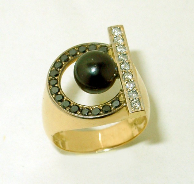 Perle noire et diamants