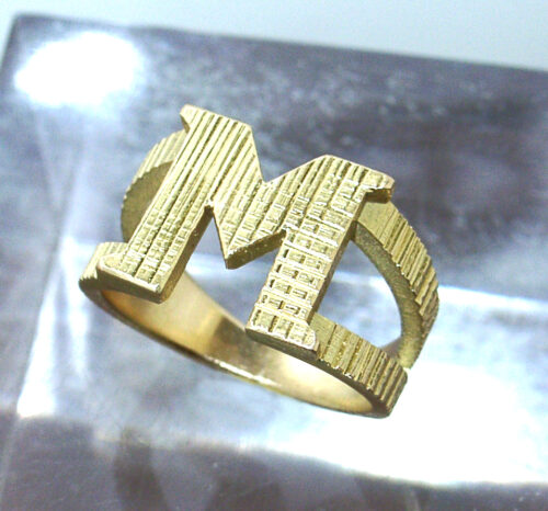 Bague or lettre M