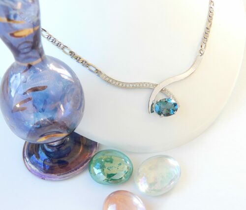 Collier Topaze bleue London et diamants