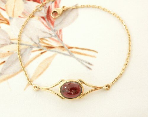 Bracelet or et grenat cabochon