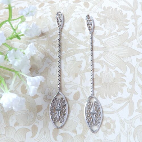 Boucles d'oreilles or blanc filigranées